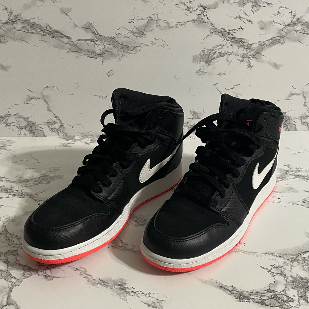 Jordan 1s 30th anniversary sneakers like new 6.5y